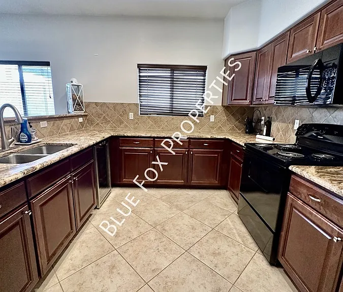 7685 E Fair Meadows Loop — Photo 2