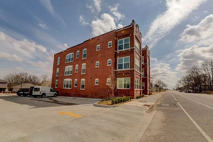 1123 N Main St #12 — Photo 7