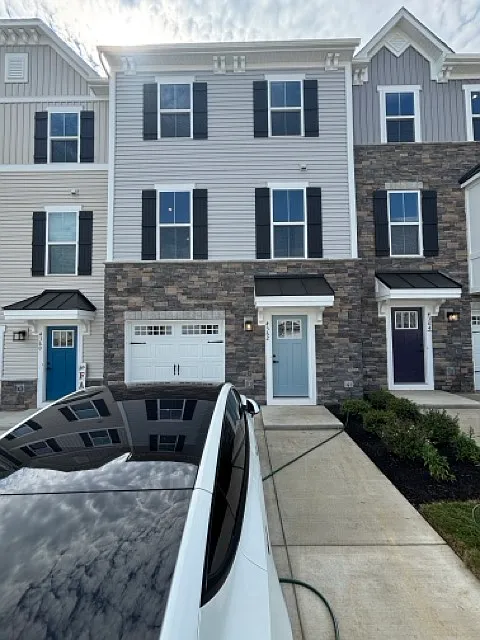 4 bed, 3.5 bath, $2,900 — Photo 1