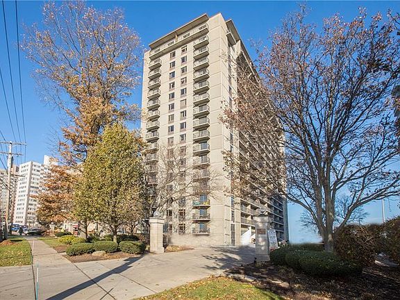 3rd image of 12500 Edgewater Dr APT 608