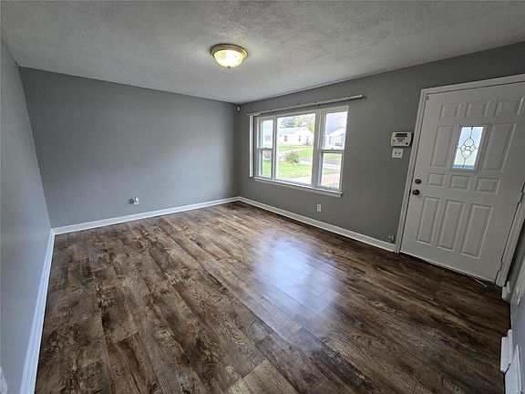 3rd image of 9831 Vickie Pl