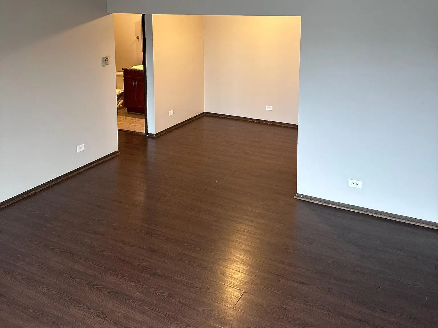 5121 N East River Rd — Photo 2