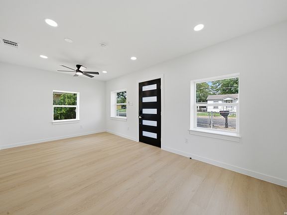5th image of 1604 Calle Valencia