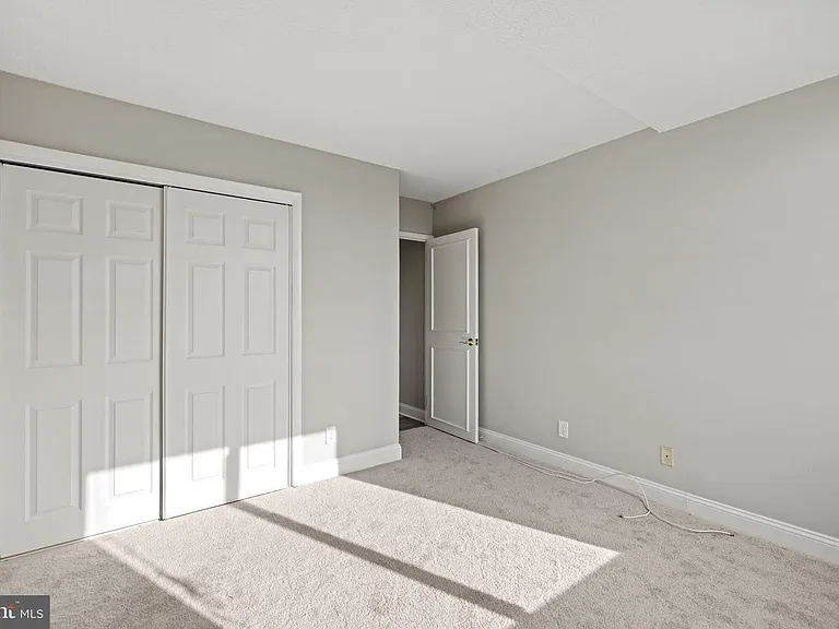 501 Slaters Ln #824 — Photo 7