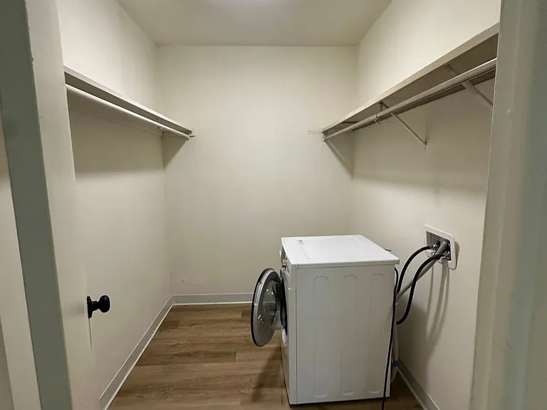 University Park Apartments near Cornell University — Photo 569