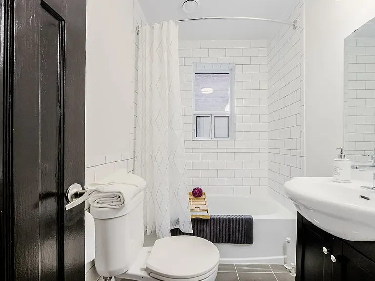 210 Wychwood Ave #10 — Photo 14