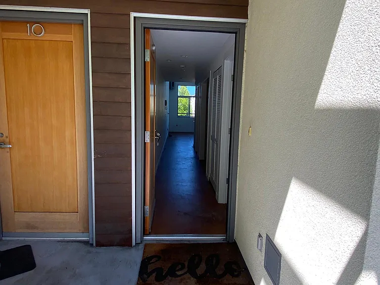 front door #9 apt