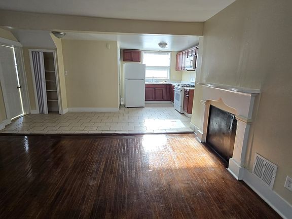 5th image of 648 Elm St #2