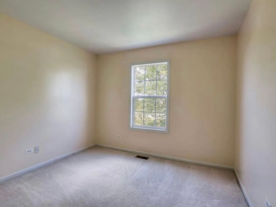 1st image of 2172 Yale Cir