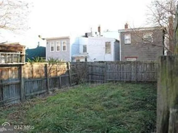 318 Devers Ct, Alexandria, VA 22314