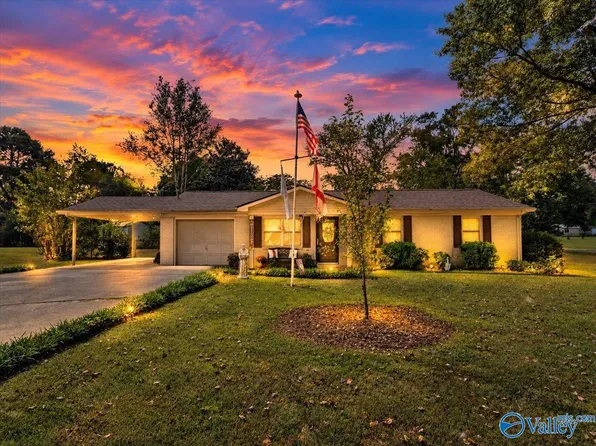 100 Cindy Dr, New Market, AL 35761