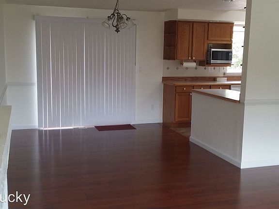 5th image of 3408 52nd Ave NE