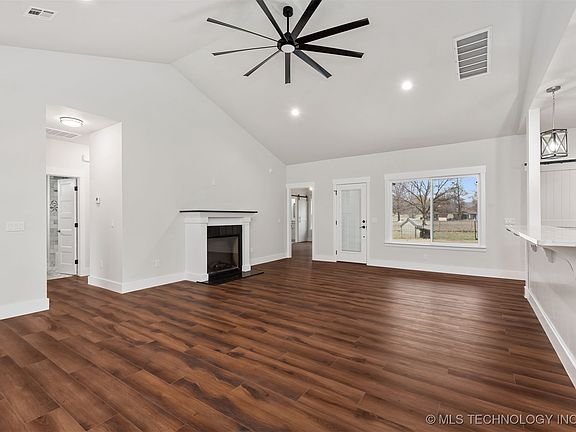 4th image of 17566 S 324th East Ave