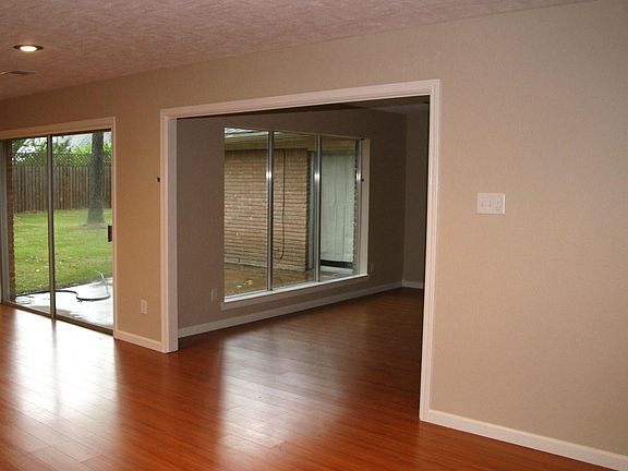 PATIO DOOR AND FAMILY ROOM ENTRY VIEW FROM KITCHEN