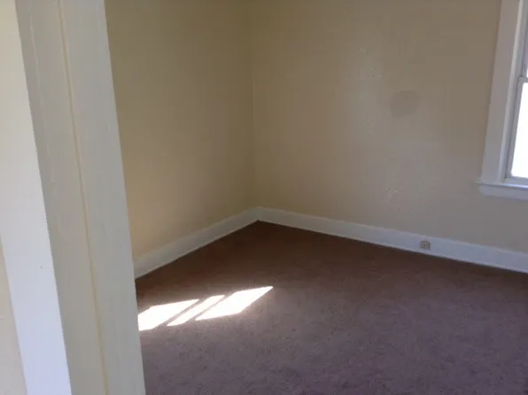 858 E 143rd St, Cleveland, OH 44110