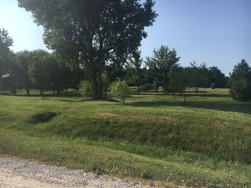 2nd image of 2576 N 3959th Rd