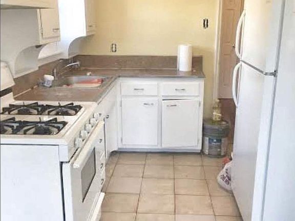 4th image of 2501 Crescent St APT 3