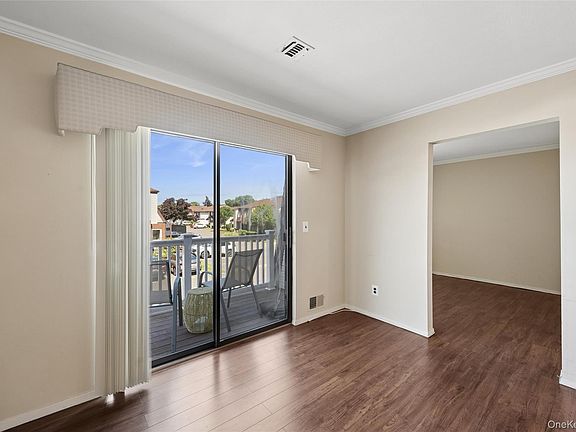 5th image of 100 Cambridge Dr S #100