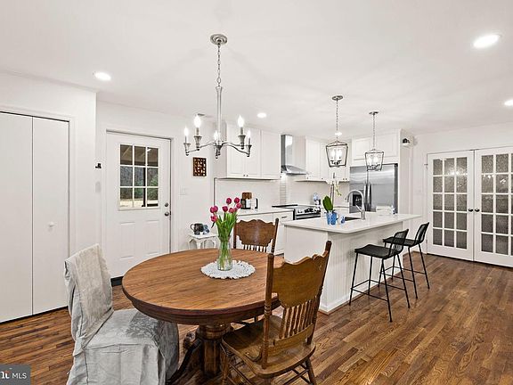 5th image of 10789 Brent Town Rd