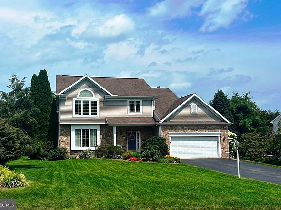 2nd image of 1777 Cambridge Dr
