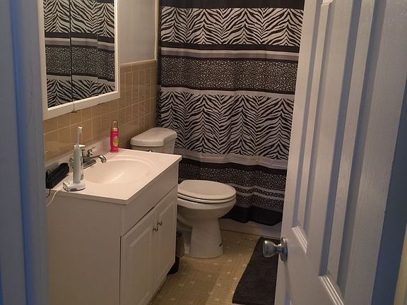 2nd image of 901 NE 18th Ct APT 106