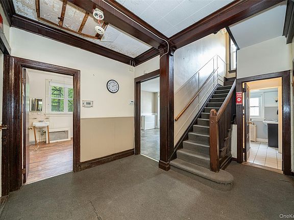 5th image of 32 Ridgeview Avenue