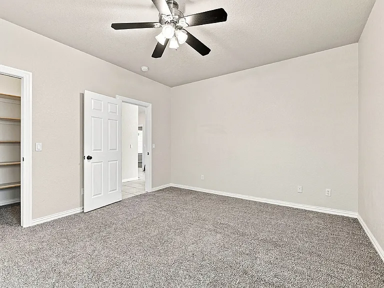 2425 Vanreen Dr — Photo 22