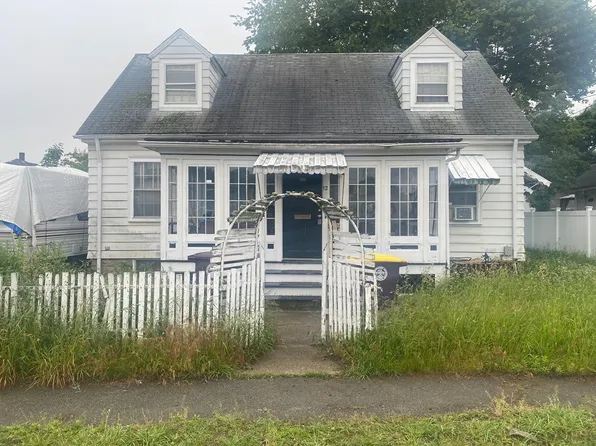 12 Fairlawn Rd, Weymouth, MA 02191