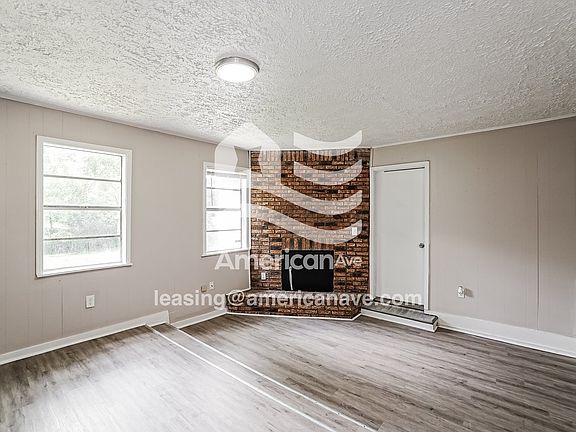 923976_003_living_room_3.jpg