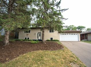 177 Highwood Dr, Chaska, MN 55318