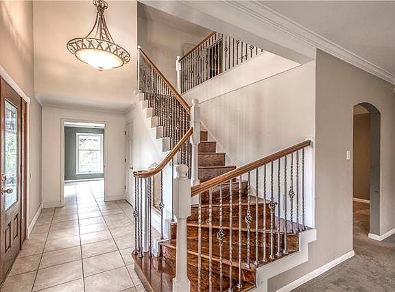 2nd image of 206 Gretel Pl