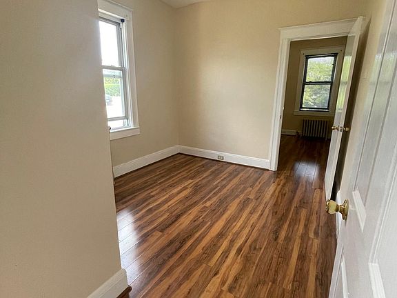 4th image of 70 Kettell Ave