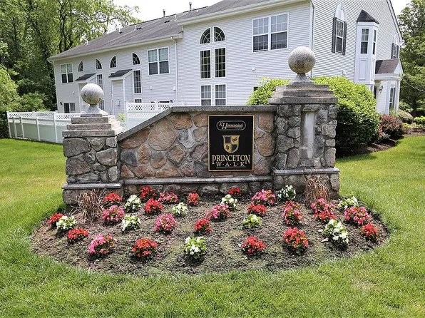 302 Wellington Park Dr, Princeton, NJ 08540