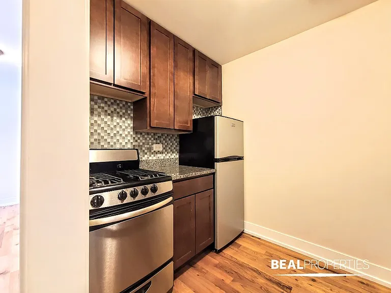 555 W Arlington Pl #503 — Photo 8