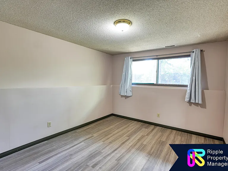7712 Bowness Rd NW — Photo 10