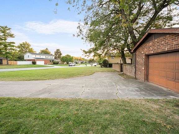 3rd image of 2700 W 60th Dr