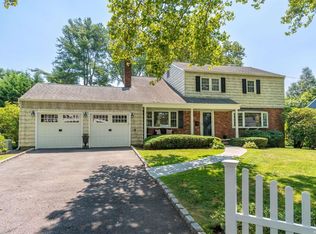 19 Old Hickory Ln, Huntington, NY 11743