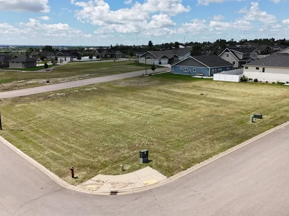 Wyatt St, Williston, ND 58801