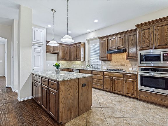 4th image of 1803 Caprock Rd