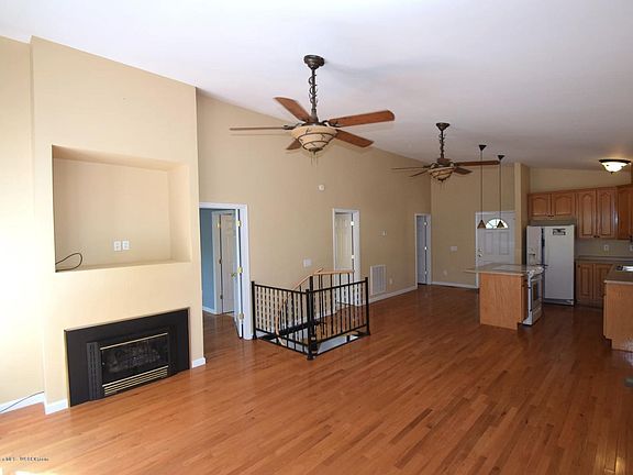 Image 3: Living Area