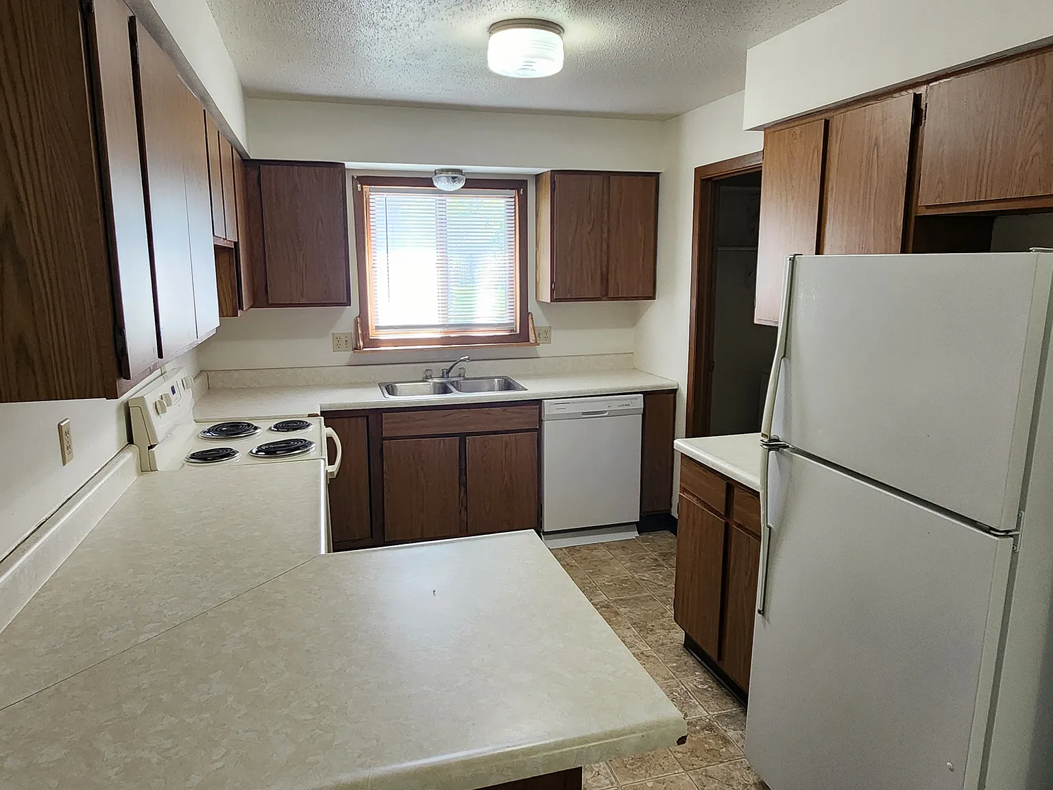 3 bed, 1.5 bath, $1,275 — Photo 1