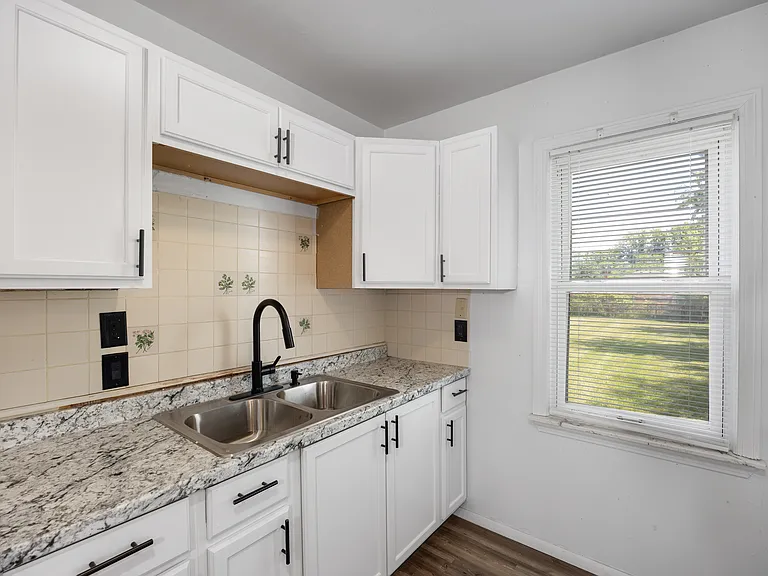 26080 Blumfield St — Photo 9