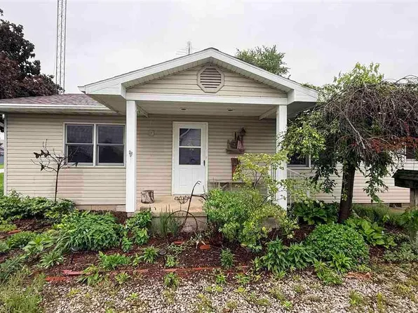 130 N Hawthorne St, Dana, IN 47847