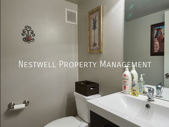 3rd image of 4433 S Moulton Cir