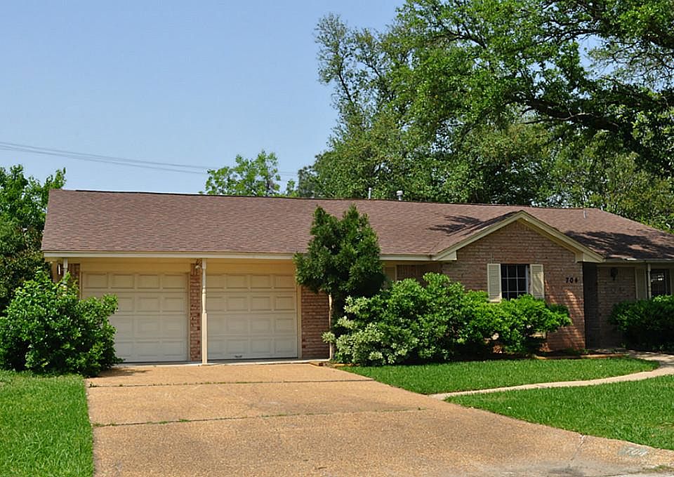 1st image of 704 Elmwood Dr