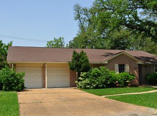 704 Elmwood Dr, Baytown, TX 77520