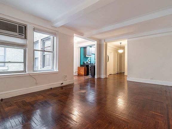 4th image of 310 W 72nd St #8D