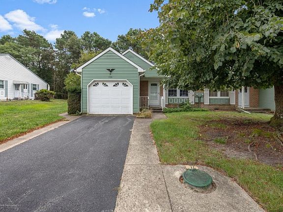 3rd image of 13A Birchwood Dr #50