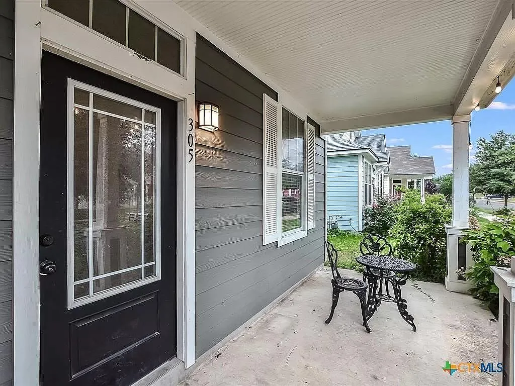 4 bed, 3.0 bath, 1920 sqft, $2,195 — Photo 2