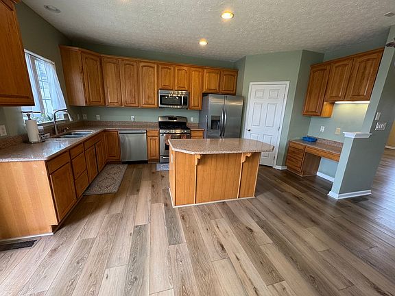 5th image of 302 Fairgate Dr